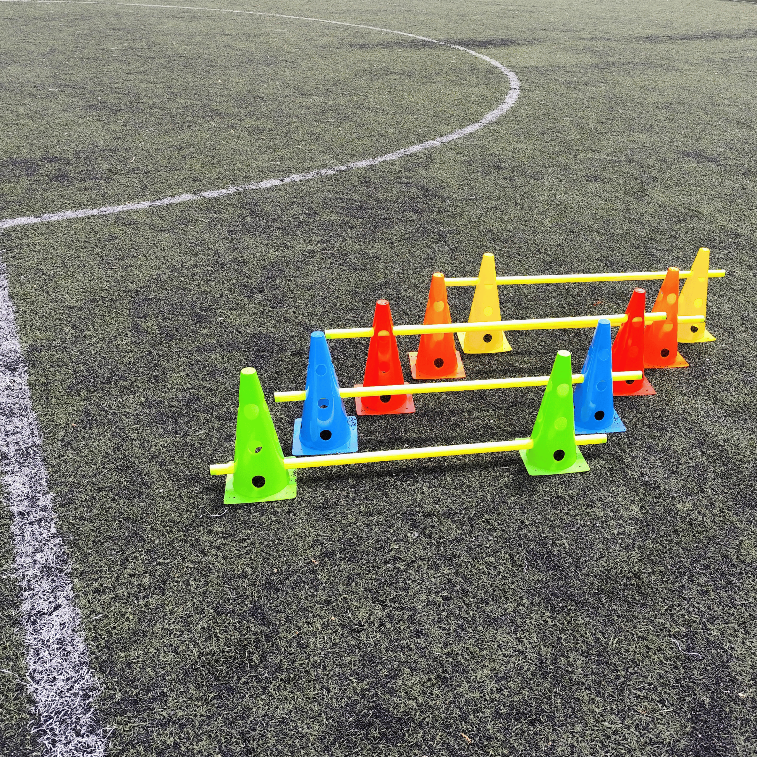 Zestaw koordynacyjny 27w1 – drabinka, pachołki niebieskie, tyczki, grzybki i torba - zestaw do treningu piłkarskiego - obrazek 11
